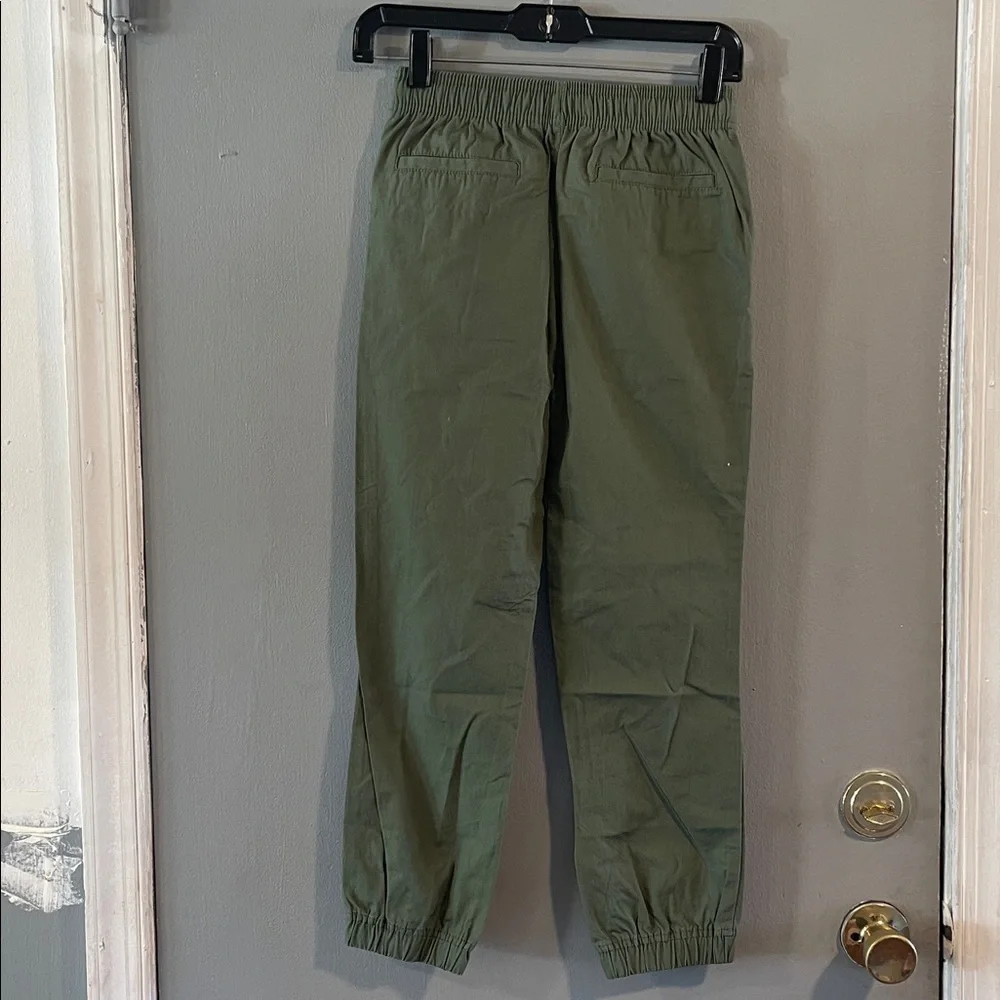 Vineyard Vines stylish olive